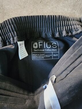 FIGS Black Scrub Pants Bundle (Yola Skinny & Zamora High Rise Jogger)